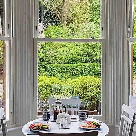 Apartment Silverwood Apartment,