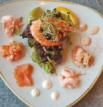 Silverwood Apartment, 公寓 *